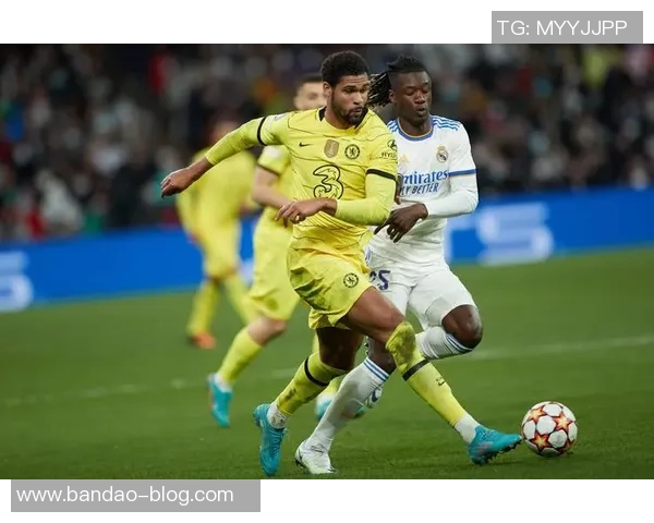 欧冠足球三驾马车的辉煌历程与未来展望解析